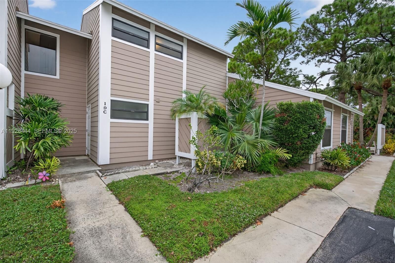 Property Photo:  707 Stonewood Court 19C  FL 33458 