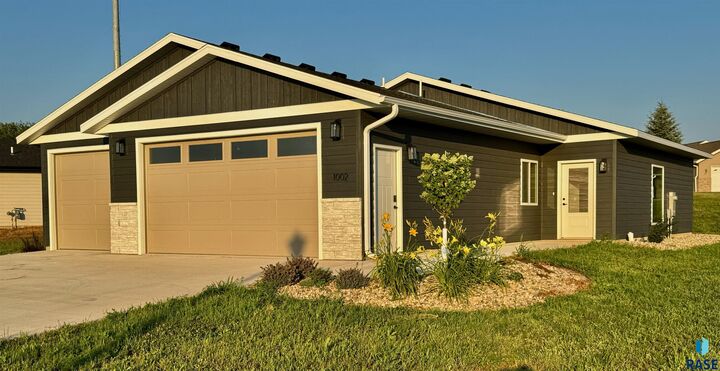 Property Photo: 1002 S 6th Ave IA 51246
