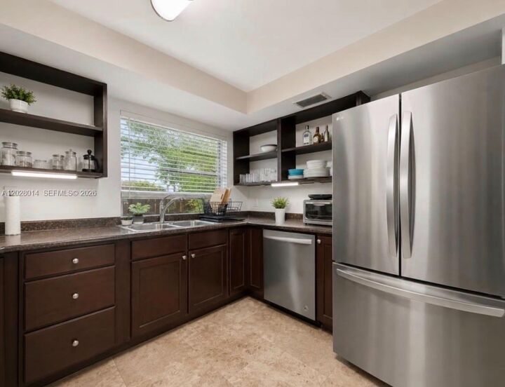 Property Photo:  