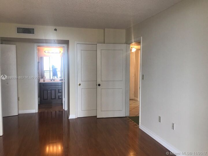 Property Photo:  540 Brickell Key Dr 1122  FL 33131 