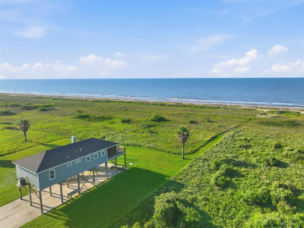 Property Photo: 195 Pelican Beach Drive LA 70631