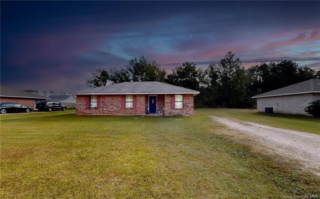 Property Photo: 1114 Pinder Lane LA 70633