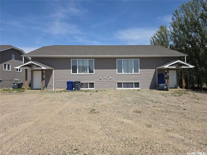 Property Photo:  712 713 714 716 Columbia Avenue  SK S0L 1R0 