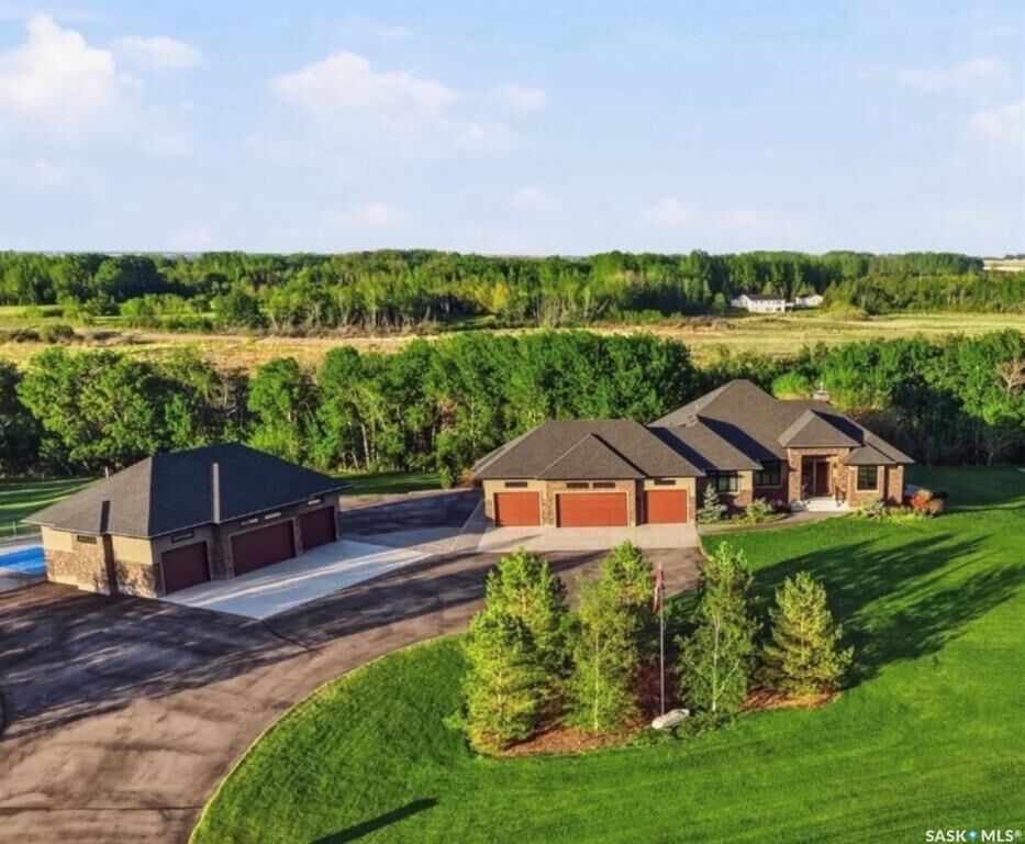 Property Photo: 139 Grandview Trail SK S7T 0W5