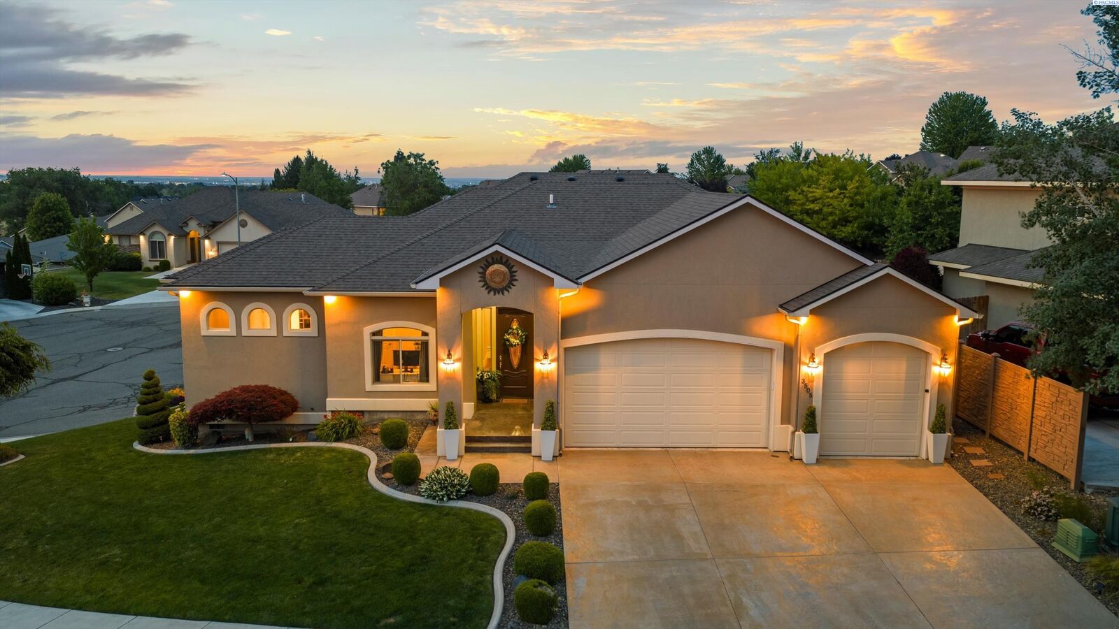 Property Photo:  3505 S Ledbetter St  WA 99337 