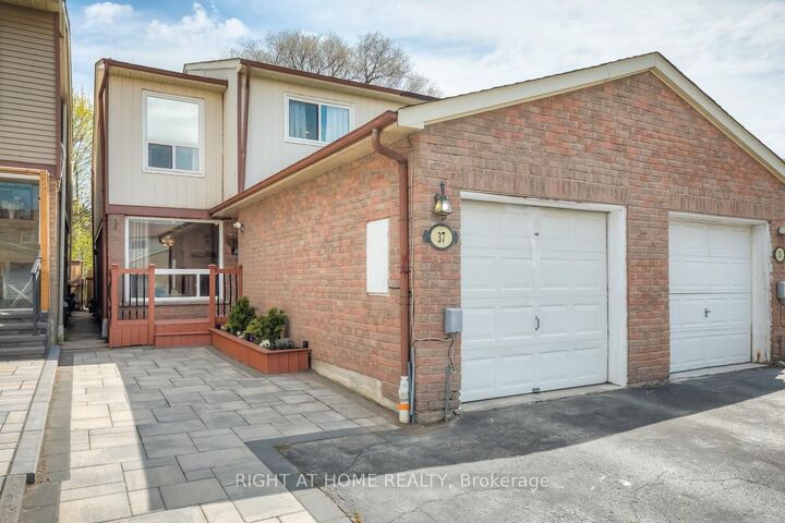 Property Photo: 37 McKnight Drive ON M1B 2Z4