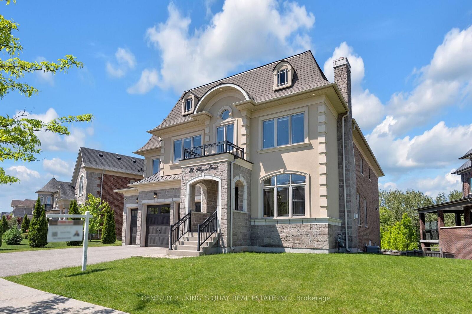 Property Photo:  32 Hogan Court  ON L7B 0M1 