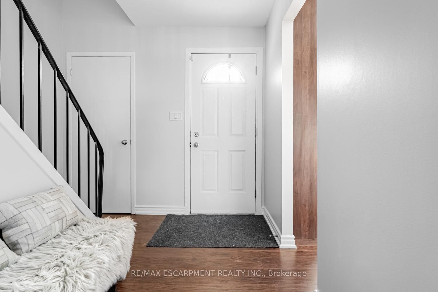 Property Photo: 6650 Falconer Drive 19 ON L5N 1B5