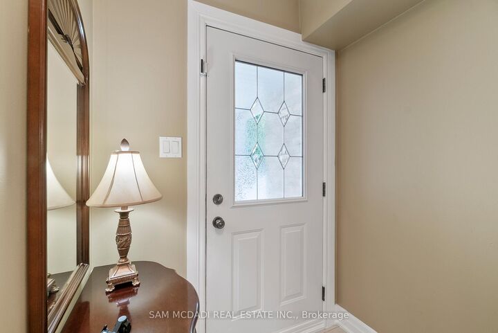 Property Photo: 4260 Shelby Crescent ON L4W 3N5