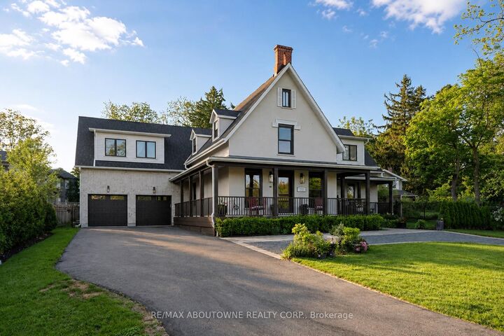 489 Lakeshore Road W — photo 1