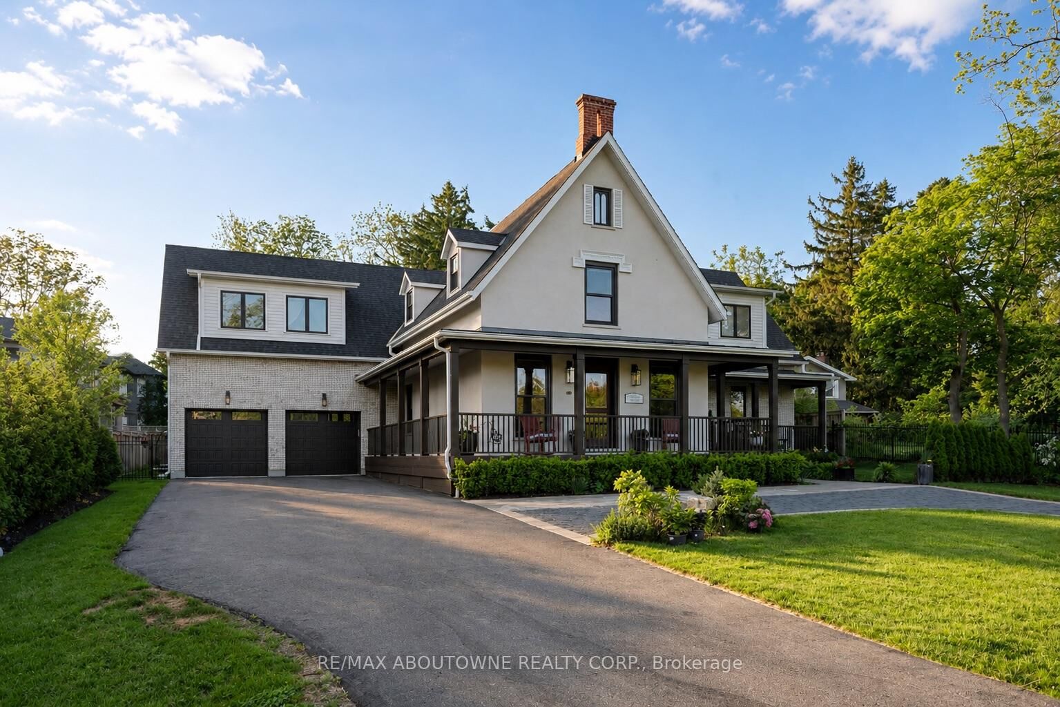 Property Photo:  489 Lakeshore Road W  ON L6K 1G4 