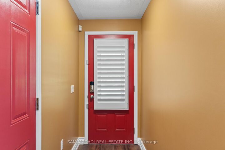 Property Photo: 6625 Falconer Drive 38 ON L5N 0C8