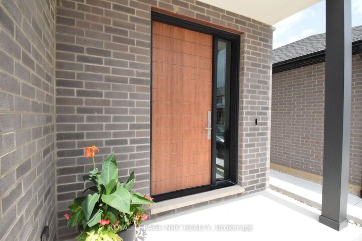Property Photo: 82 Ivy Crescent ON L2V 0J9
