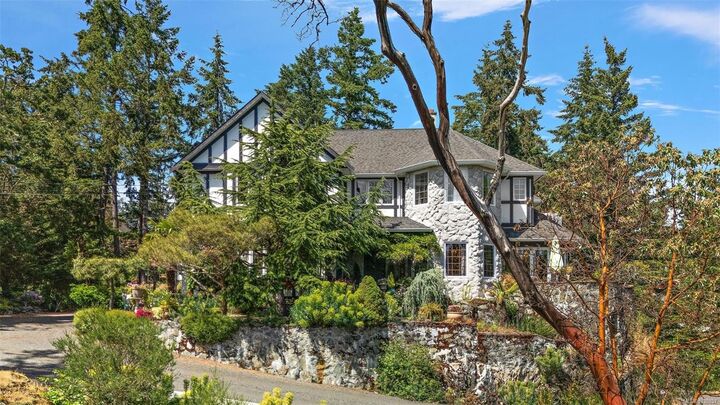 Property Photo: 405 Coralee Pl BC V9B 6C4
