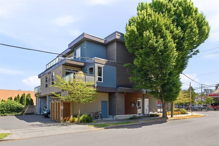 Property Photo:  1515 Redfern St #303  BC V8R 4X3 