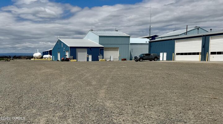 Property Photo: 7502 Campbell Rd WA 98948