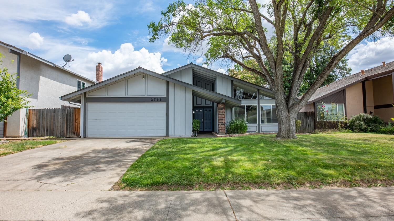 Property Photo: 2788 Catania Way CA 95826