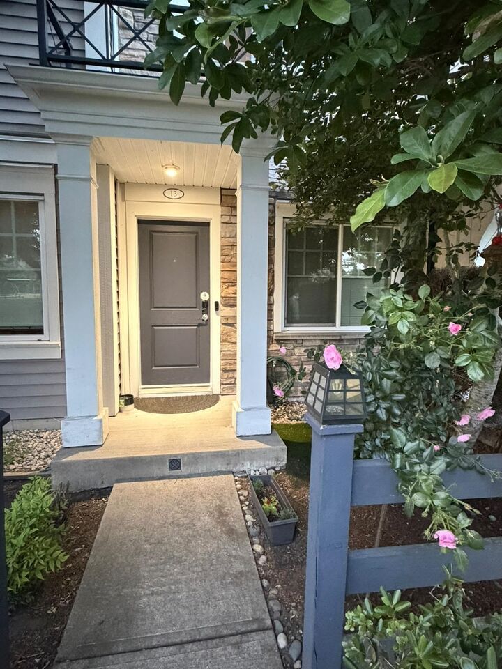 7348 192A Street 13 — photo 1