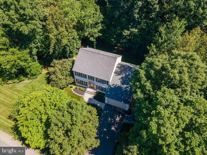 Property Photo: 7818 Meadowgate Drive VA 20112