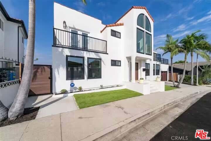 Property Photo: 4243 Don Carlos Dr CA 90008