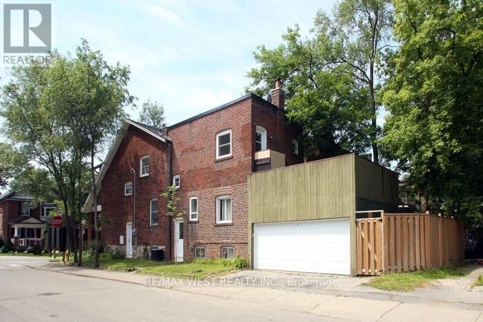 Photo de la propriété:  420 Annette Street  ON M6P 1R9 