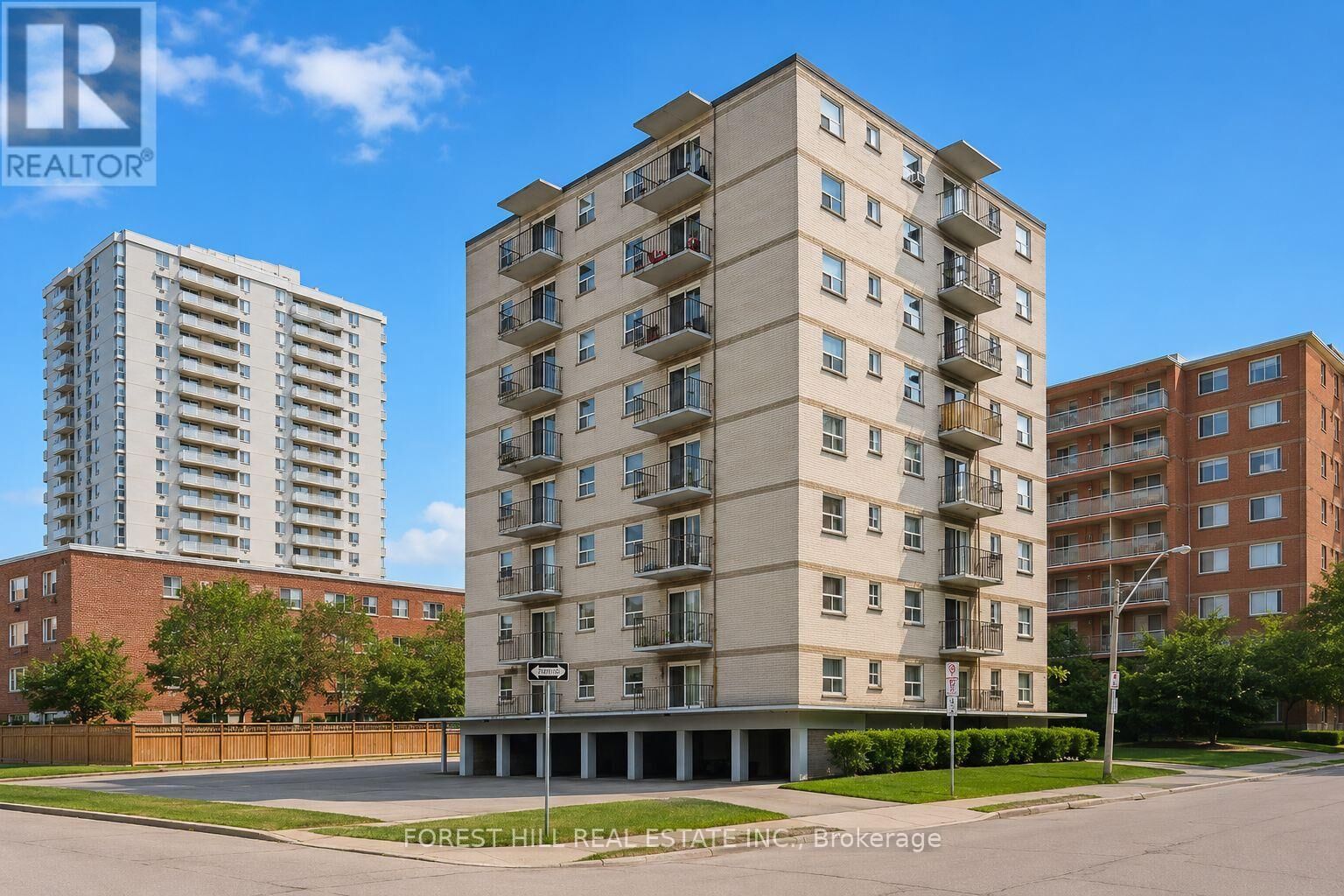 Property Photo:  92 Robinson Street 202  ON L8P 1Z1 