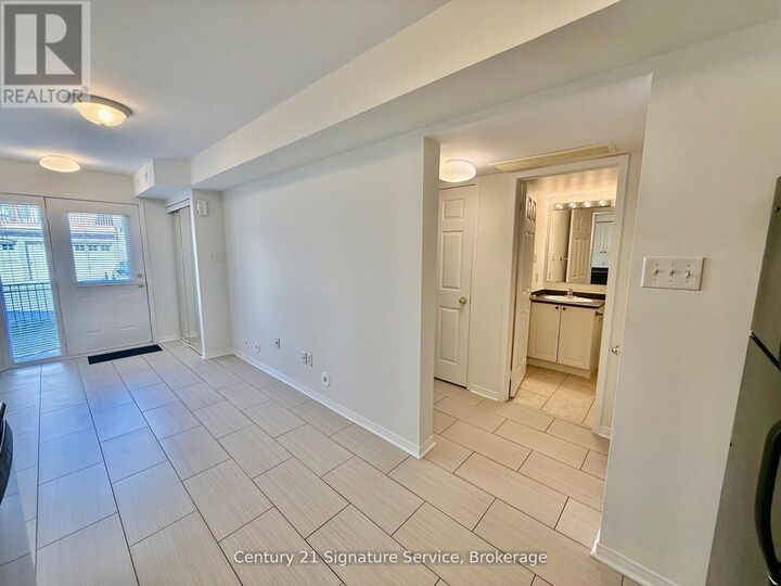 Property Photo:  4975 Southampton Drive 302  ON L5M 8E5 