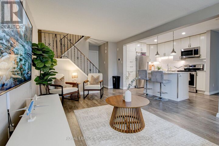 Property Photo:  14 Williamsburg Road 12  ON N2E 1W1 