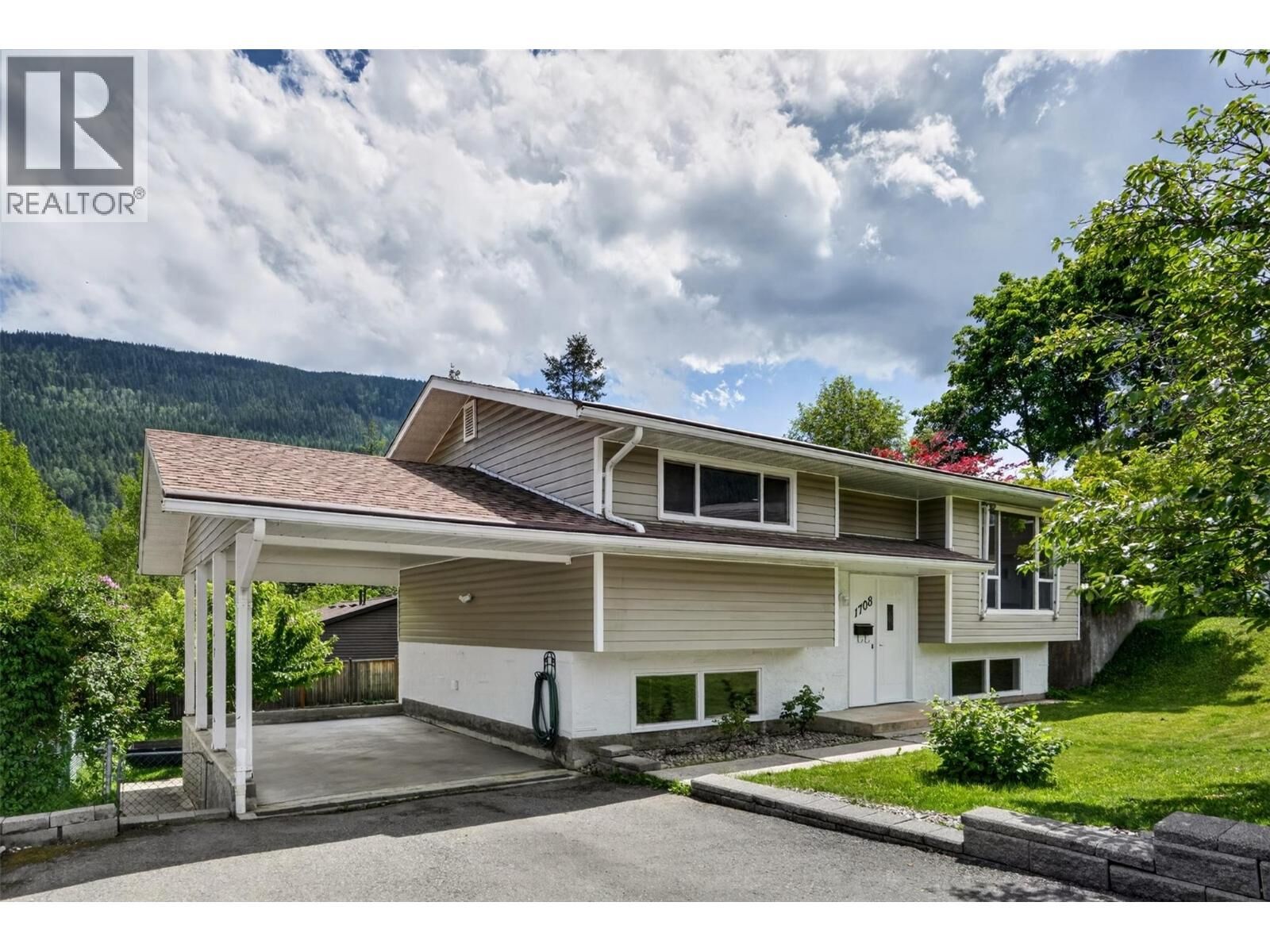 Property Photo: 1708 Slocan Crescent BC V1L 5V6