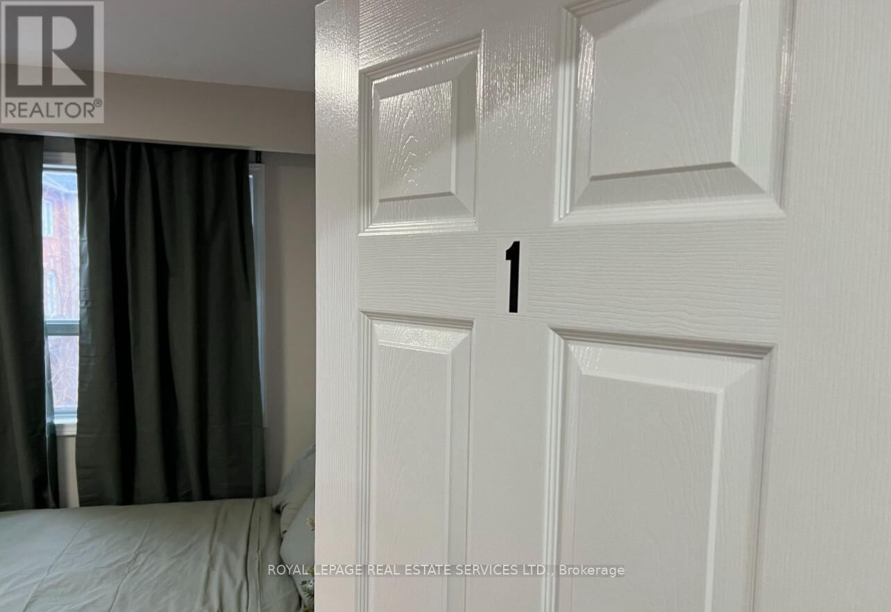 Property Photo:  862 Brown'S Line 3  ON M8W 2W3 
