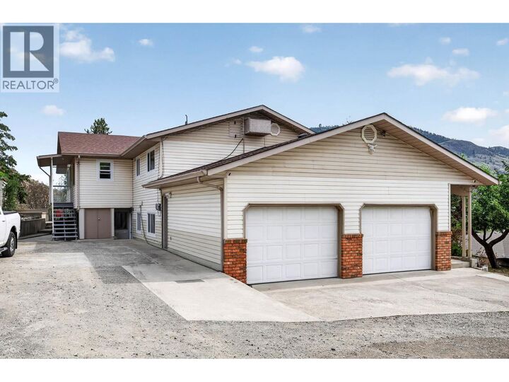 Property Photo: 820 Anderson Terrace BC V2B 6E2