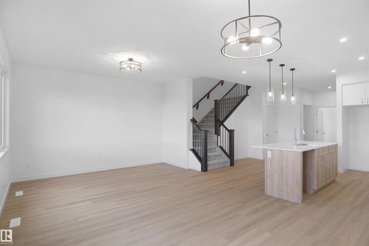 Photo de la propriété:  2258 194A Street NW  AB T6M 1P9 
