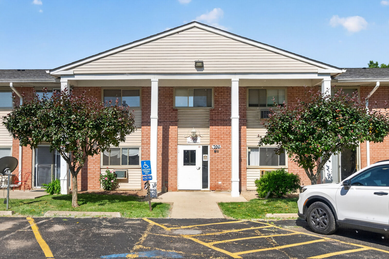 Property Photo: 706 Marilyn Avenue 204 IL 60139