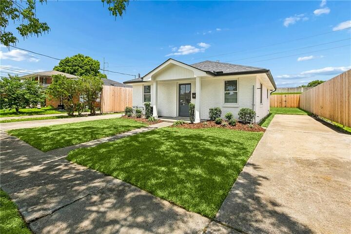Property Photo:  433 Greenmount Drive  LA 70005 