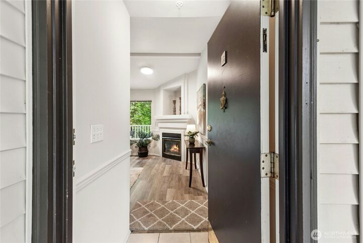 Property Photo: 25235 SE Klahanie Boulevard E305 WA 98029