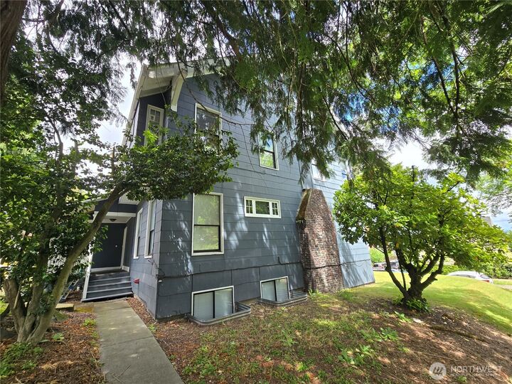 Property Photo: 5201 19th Avenue NE WA 98105