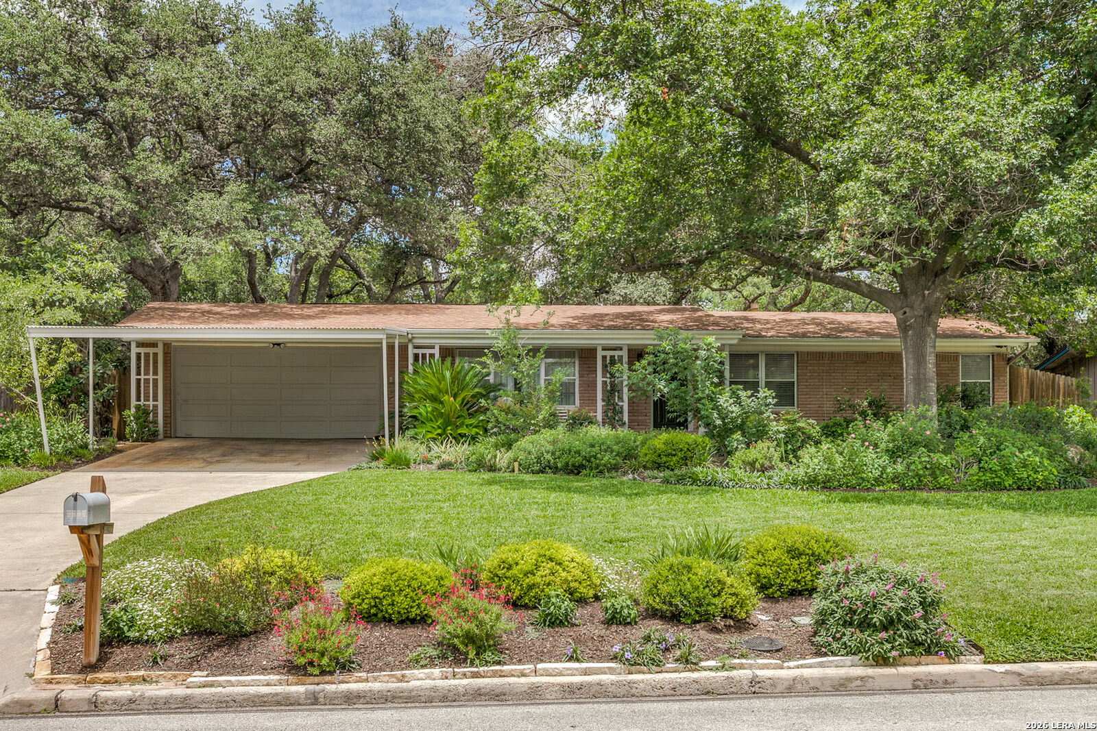 Property Photo:  2811 Chisolm Trl  TX 78217 