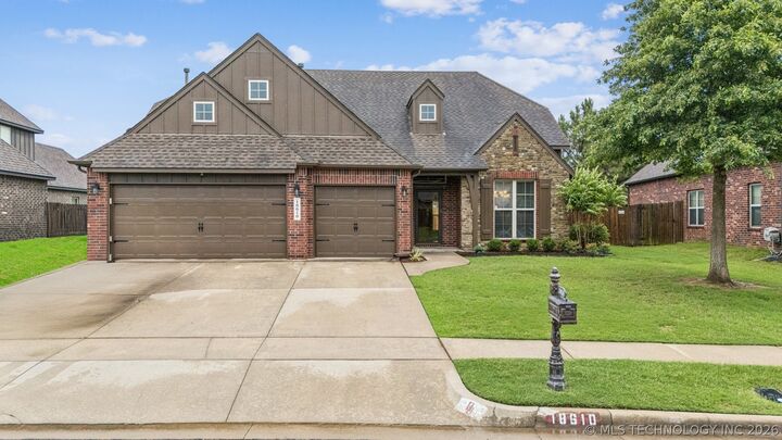 Property Photo:  18610 E 42nd Place  OK 74134 