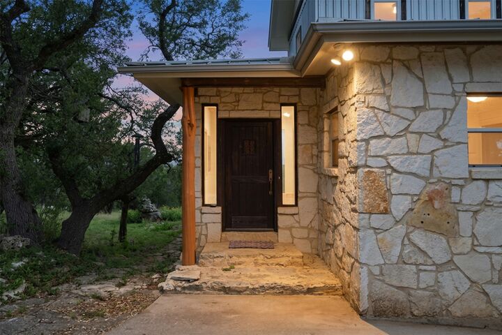 Property Photo: 700 Skyline Ridge Lookout Drive TX 78676