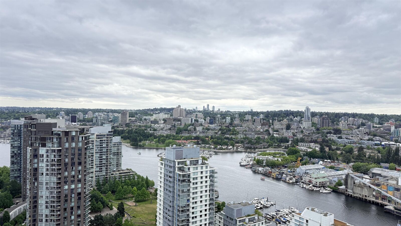 Property Photo:  1480 Howe Street 3908  BC V6Z 0G5 