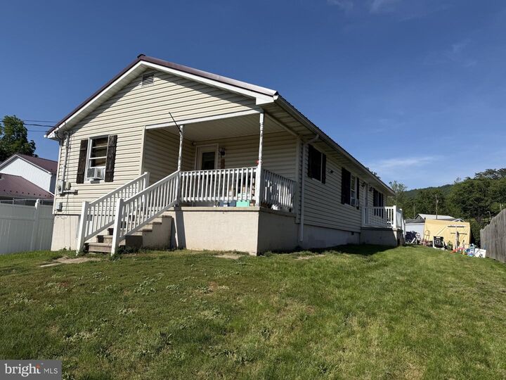 Property Photo:  667 Cromwell Street  PA 17243 