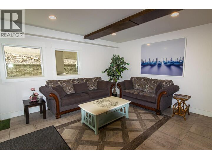 Property Photo:  330 4 Avenue Southeast 402  BC V1E 0E2 