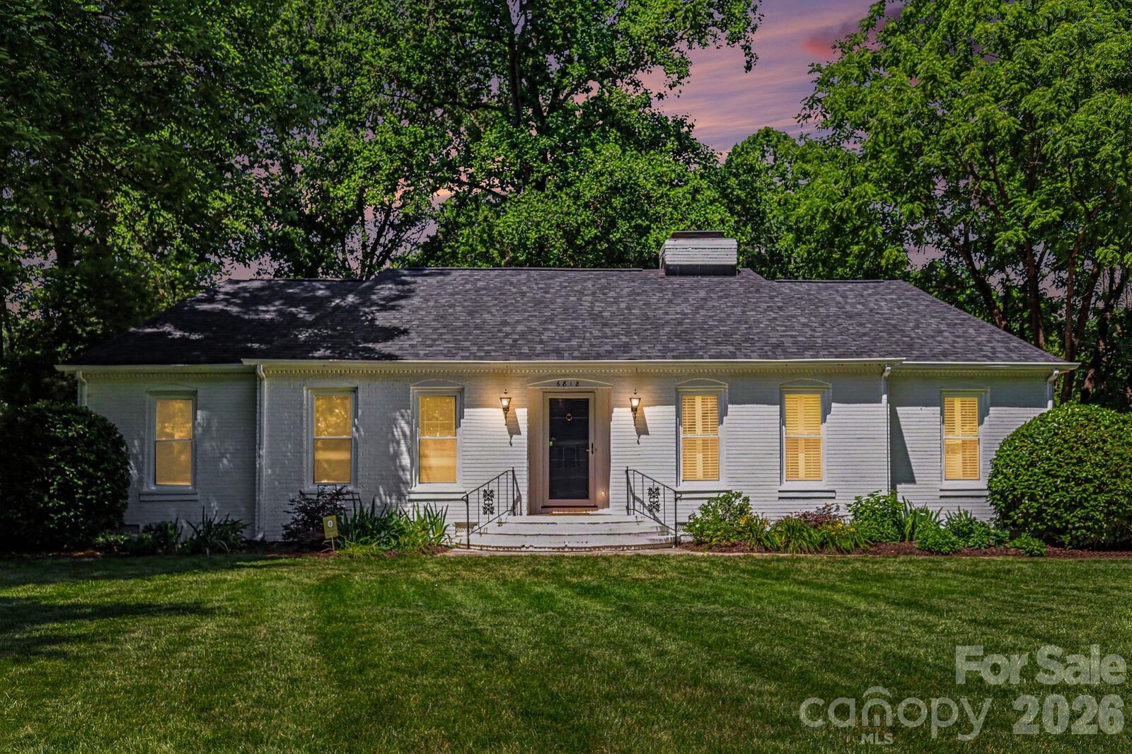 Property Photo: 6818 Candlewyck Lane NC 28226