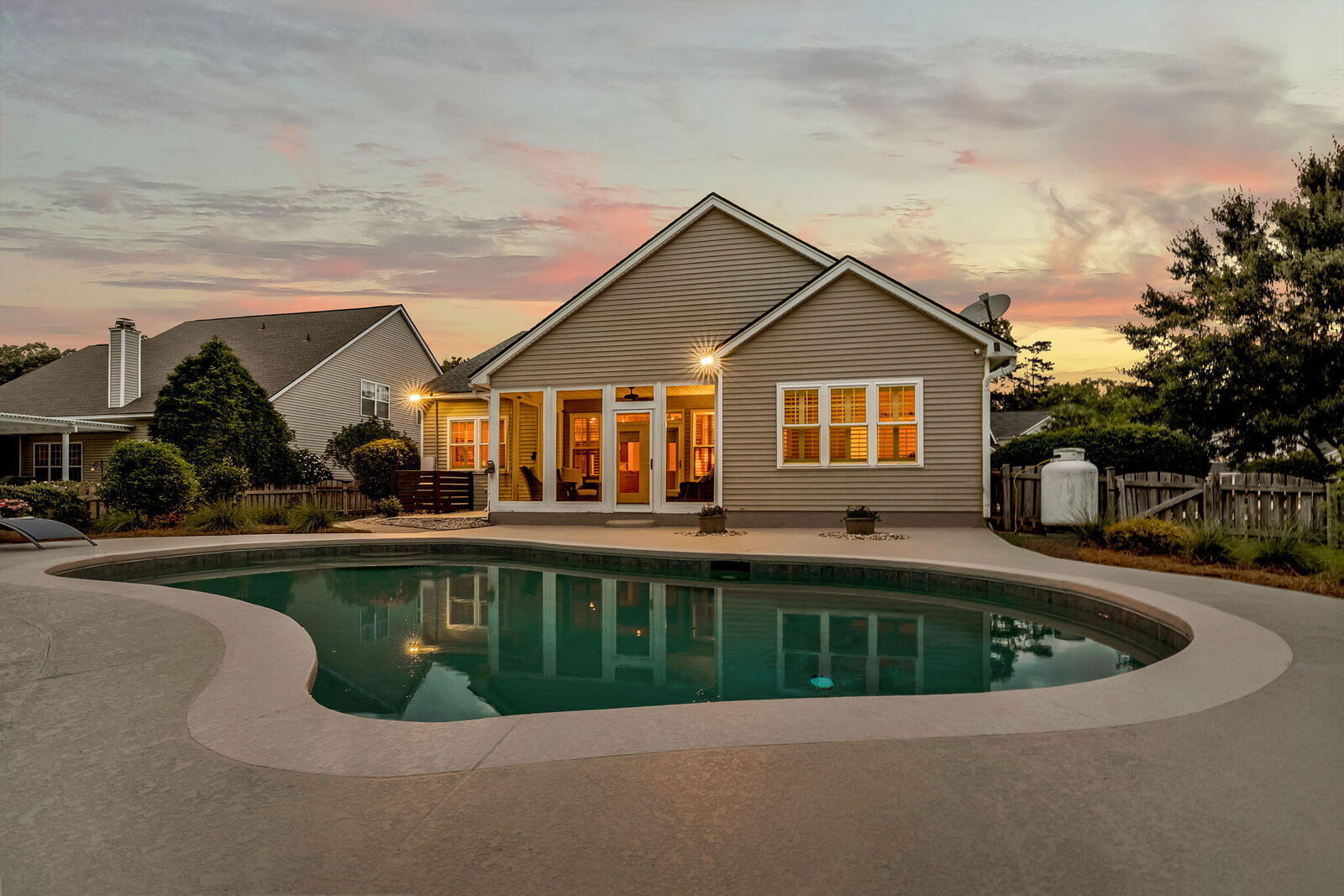 Property Photo:  121 Thousand Oaks Court  SC 29485 