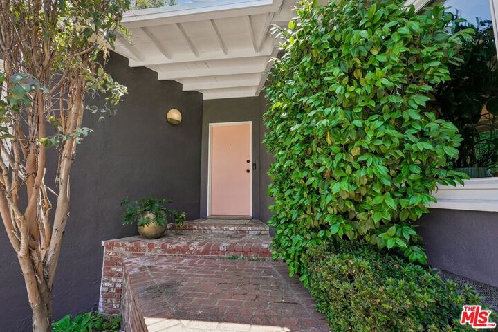 Property Photo:  3095 Passmore Dr  CA 90068 
