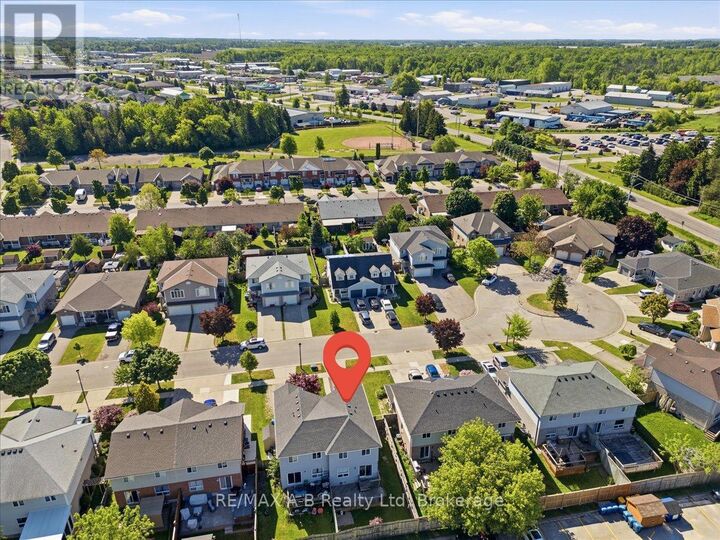 Property Photo:  528 Nelson Street West  ON N5A 2K8 