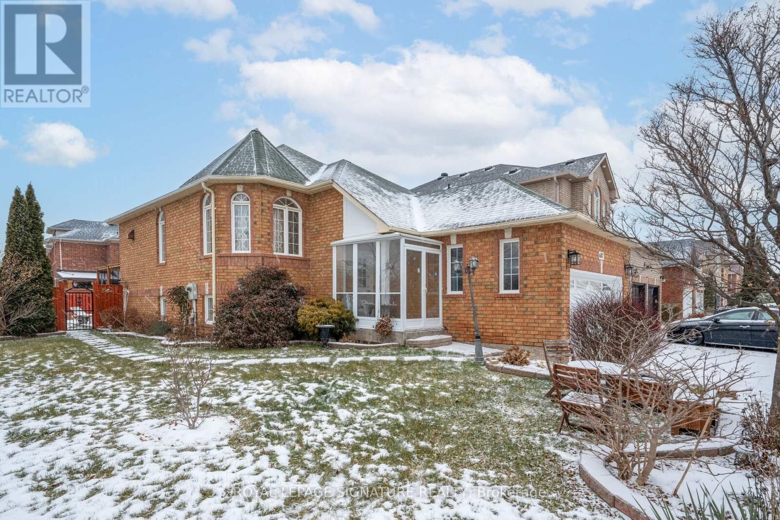 Property Photo:  687 Twain Avenue  ON L5W 1K7 
