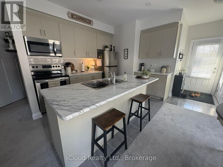 Property Photo:  677 Park Road North 18  ON N3P 0A2 