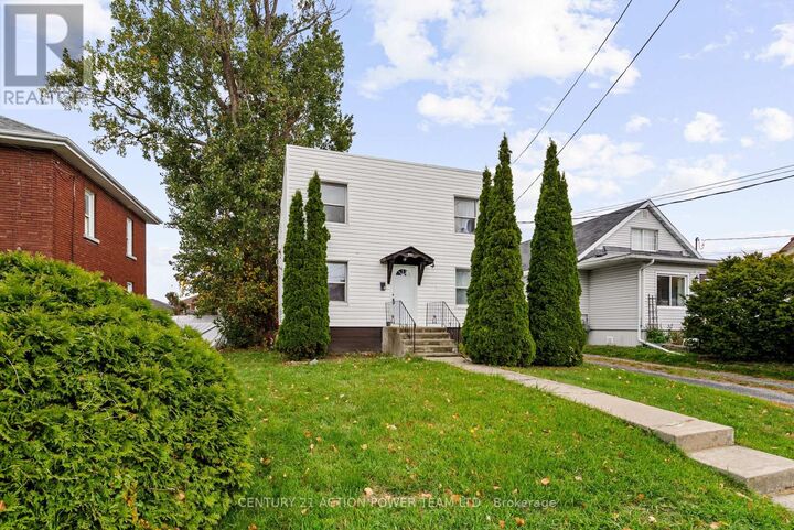 Property Photo:  331 7th Street East  ON K6H 2R8 