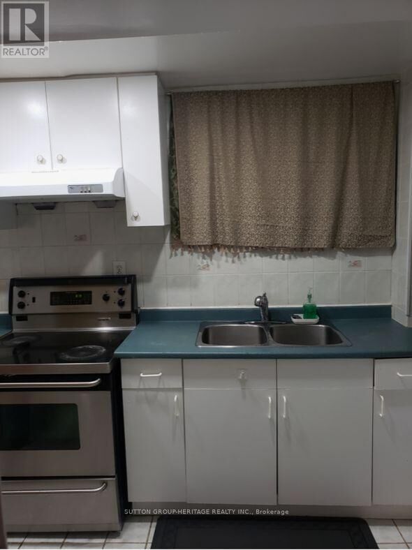 Property Photo:  136 Manse Road Bsmt  ON M1E 3V1 